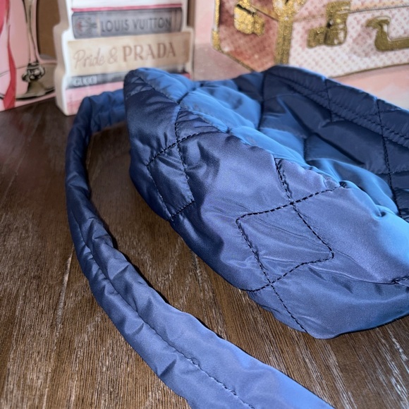 Marc Jacobs Quilted Navy Utility Messenger Bag with Adjustable straps - Picture 8 of 9